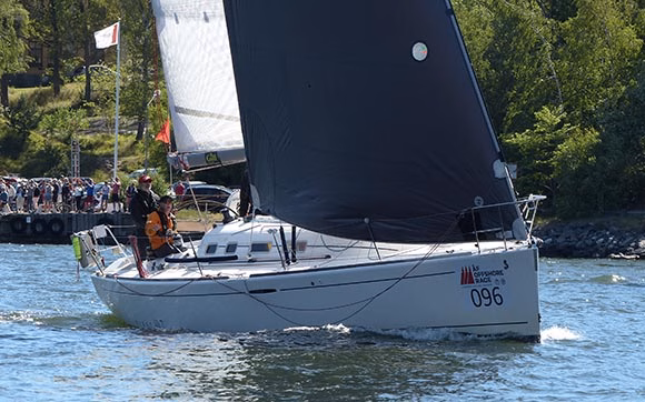 Naomi Sailing Team önskar er alla en God Jul och ett Gott Nytt seglingsår med den här filmen.